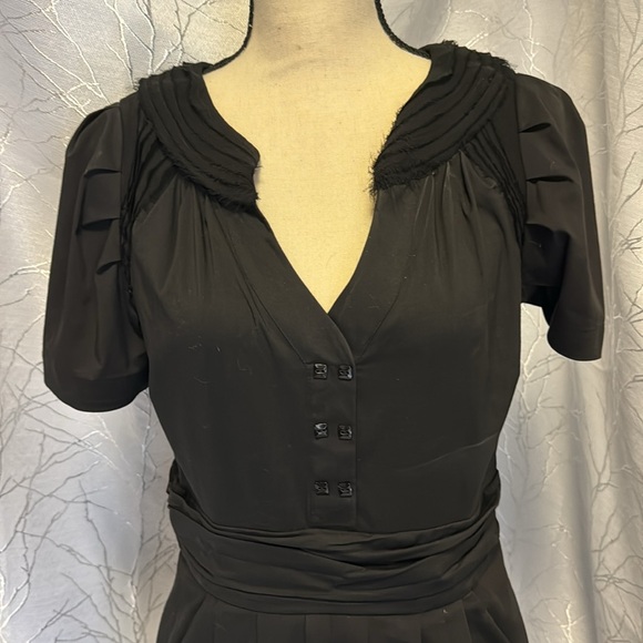 BCBG Generation retro-inspired black short-sleeved dress Sz 10 - Picture 2 of 5